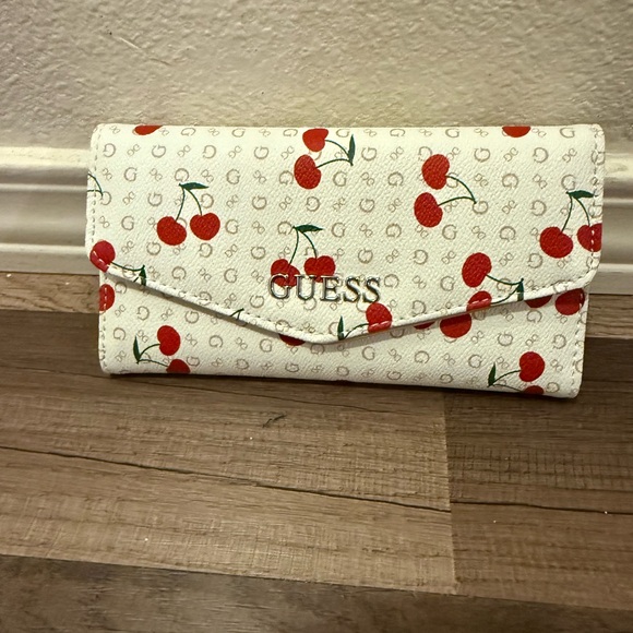 GUESS Cherry Patterned Cream Card Holder - Picture 2 of 11